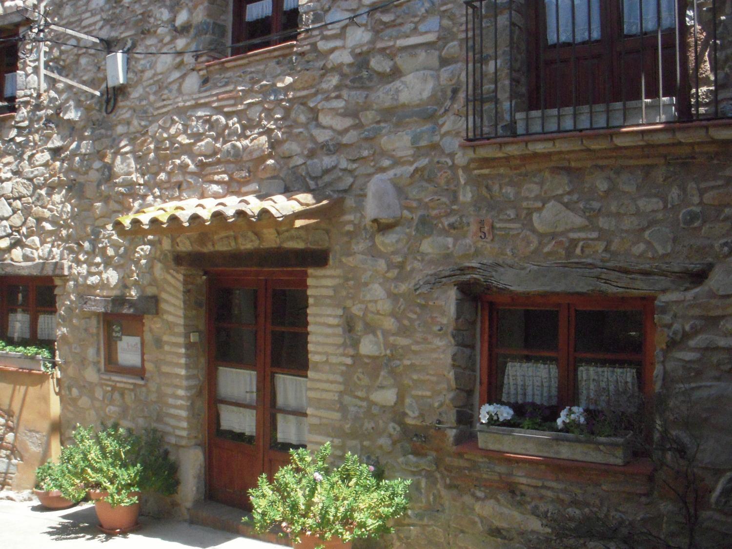 Les Velles Escoles Hotel Les Irles Exterior foto